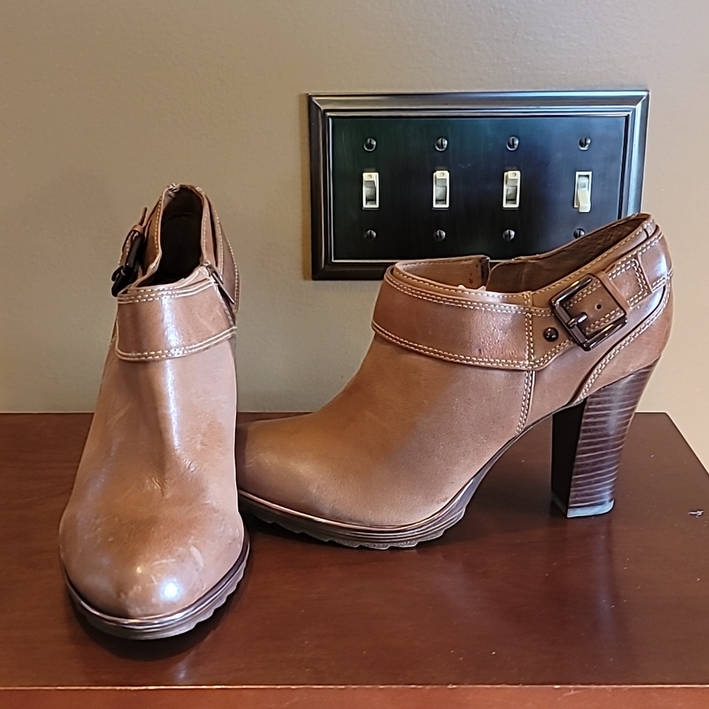Sofft ankle booties medium brown leather size 91/2